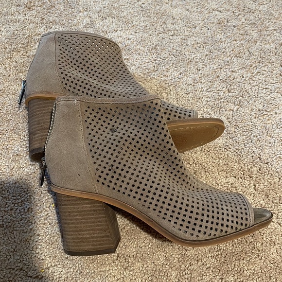 Vince Camuto  tan booties - Picture 2 of 4